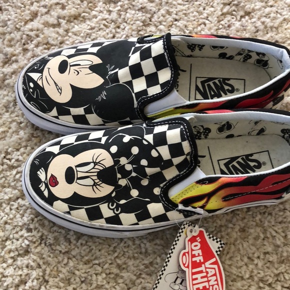 Vans Orange and Black Sneakers with Classic Style - Picture 3 of 8